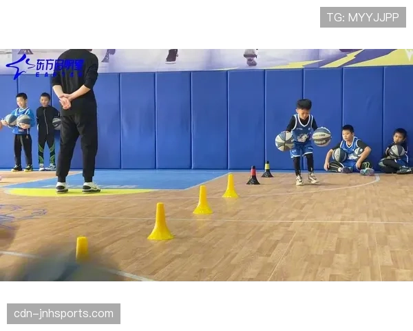 篮球新手必知：运球规则要点与常见违例分析